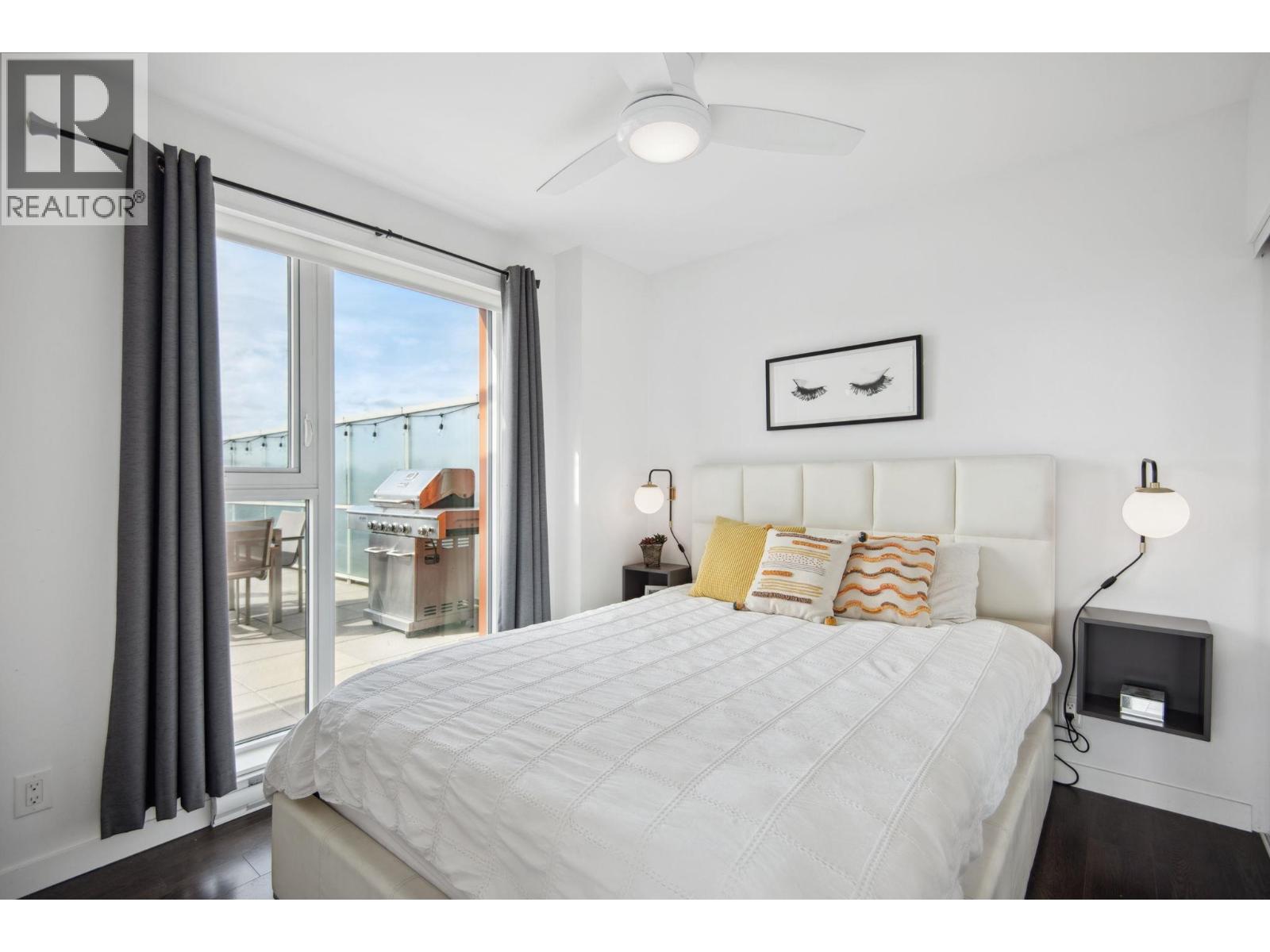 808 933 E HASTINGS STREET, Vancouver