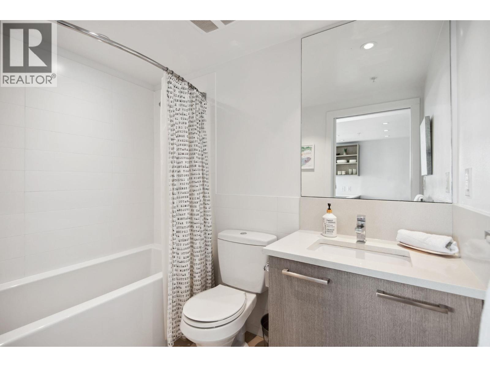 808 933 E HASTINGS STREET, Vancouver