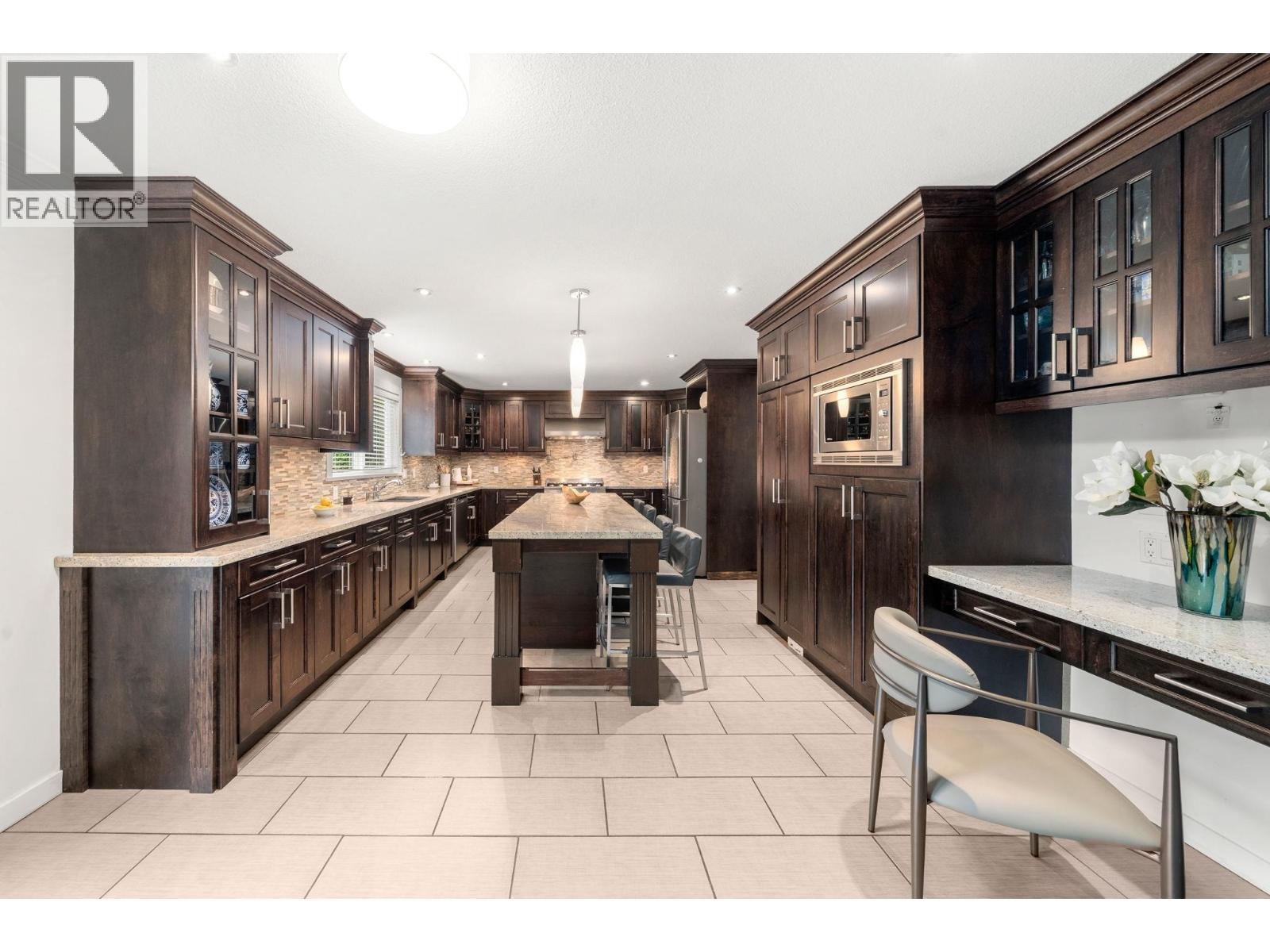 2733 TEMPE GLEN DRIVE, North Vancouver