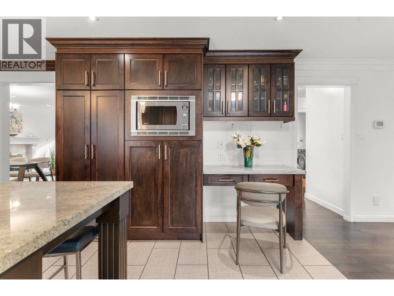 2733 TEMPE GLEN DRIVE, North Vancouver