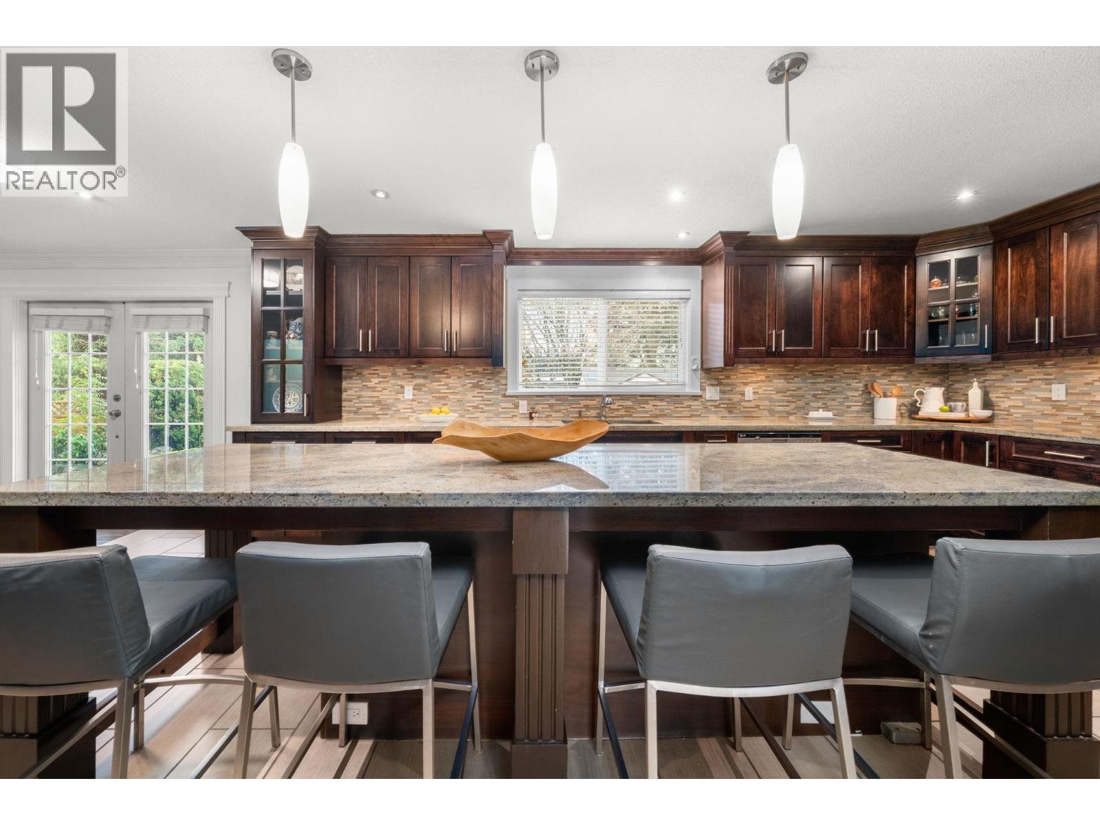 2733 TEMPE GLEN DRIVE, North Vancouver