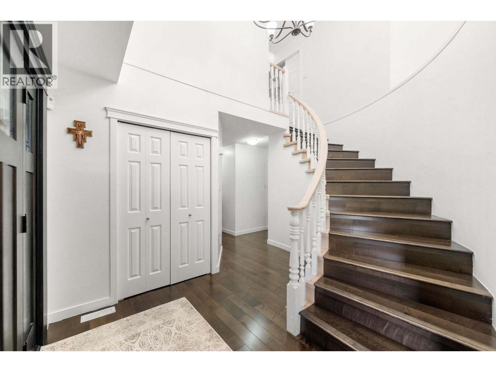 2733 TEMPE GLEN DRIVE, North Vancouver