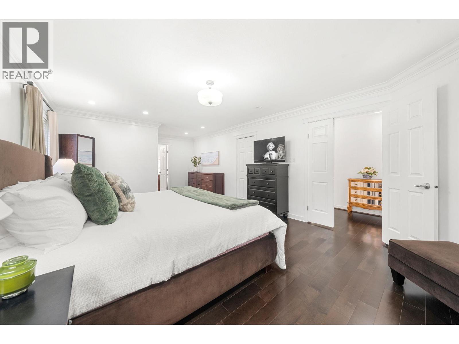2733 TEMPE GLEN DRIVE, North Vancouver