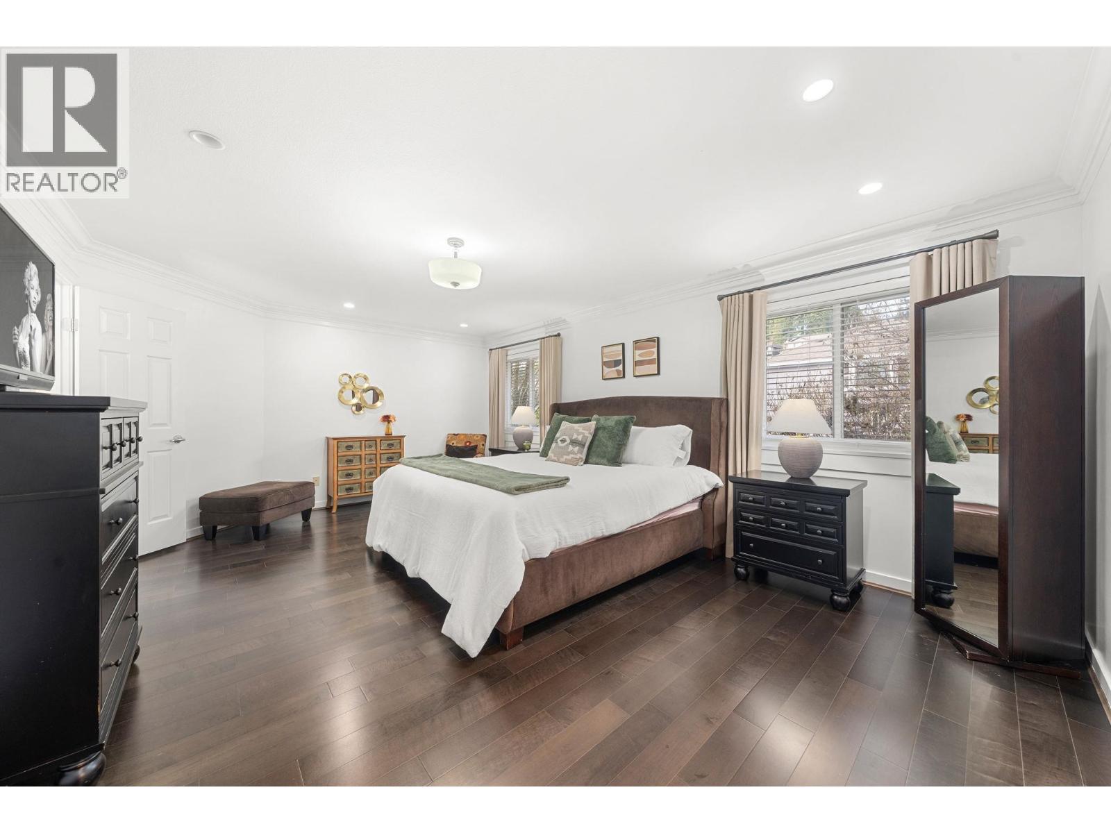 2733 TEMPE GLEN DRIVE, North Vancouver