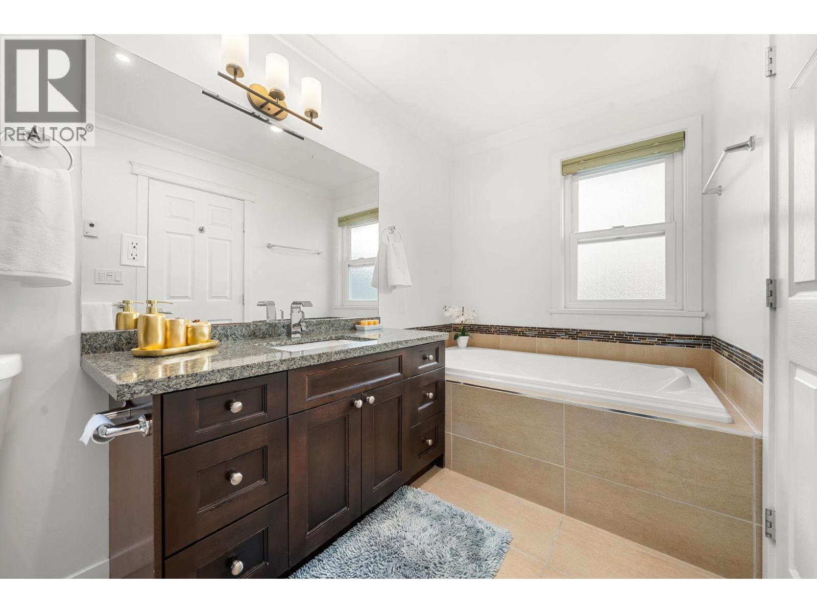 2733 TEMPE GLEN DRIVE, North Vancouver