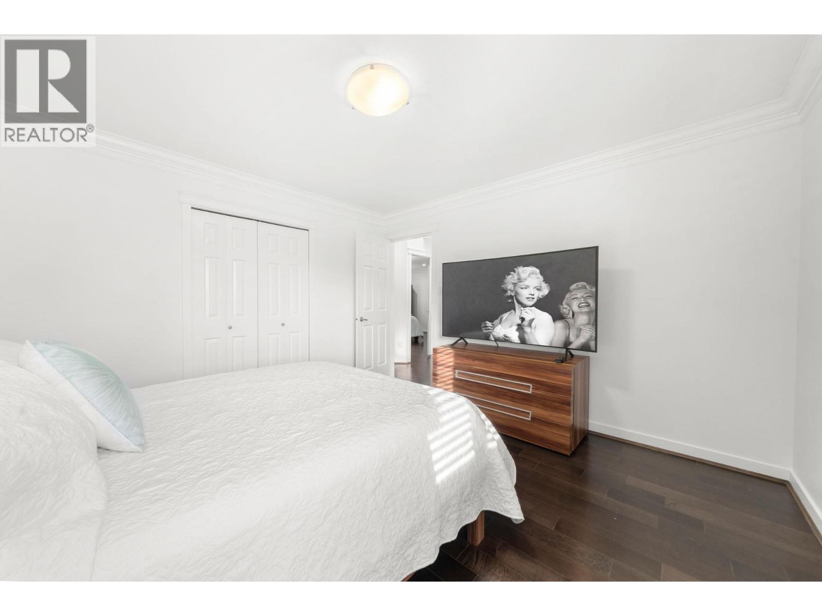 2733 TEMPE GLEN DRIVE, North Vancouver