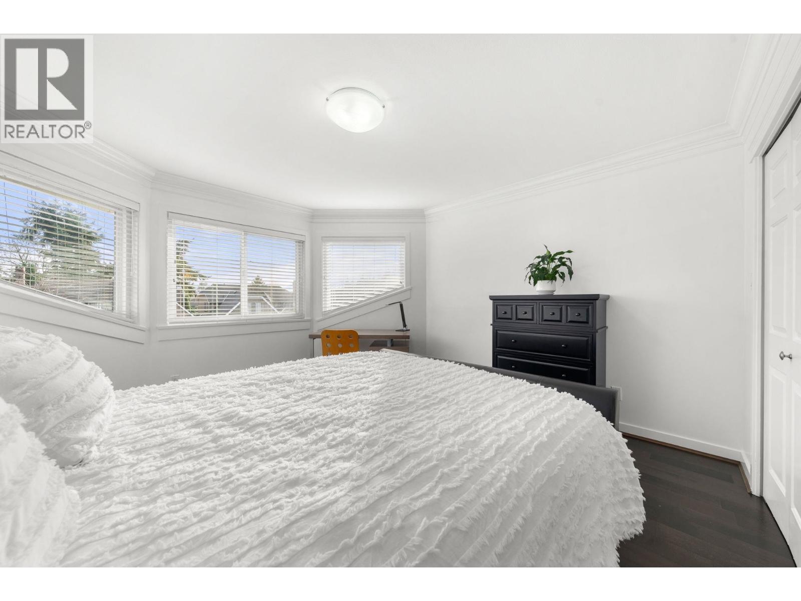 2733 TEMPE GLEN DRIVE, North Vancouver