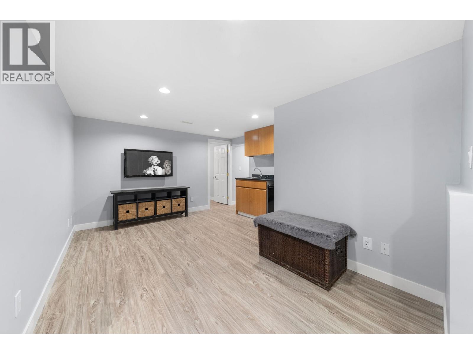 2733 TEMPE GLEN DRIVE, North Vancouver