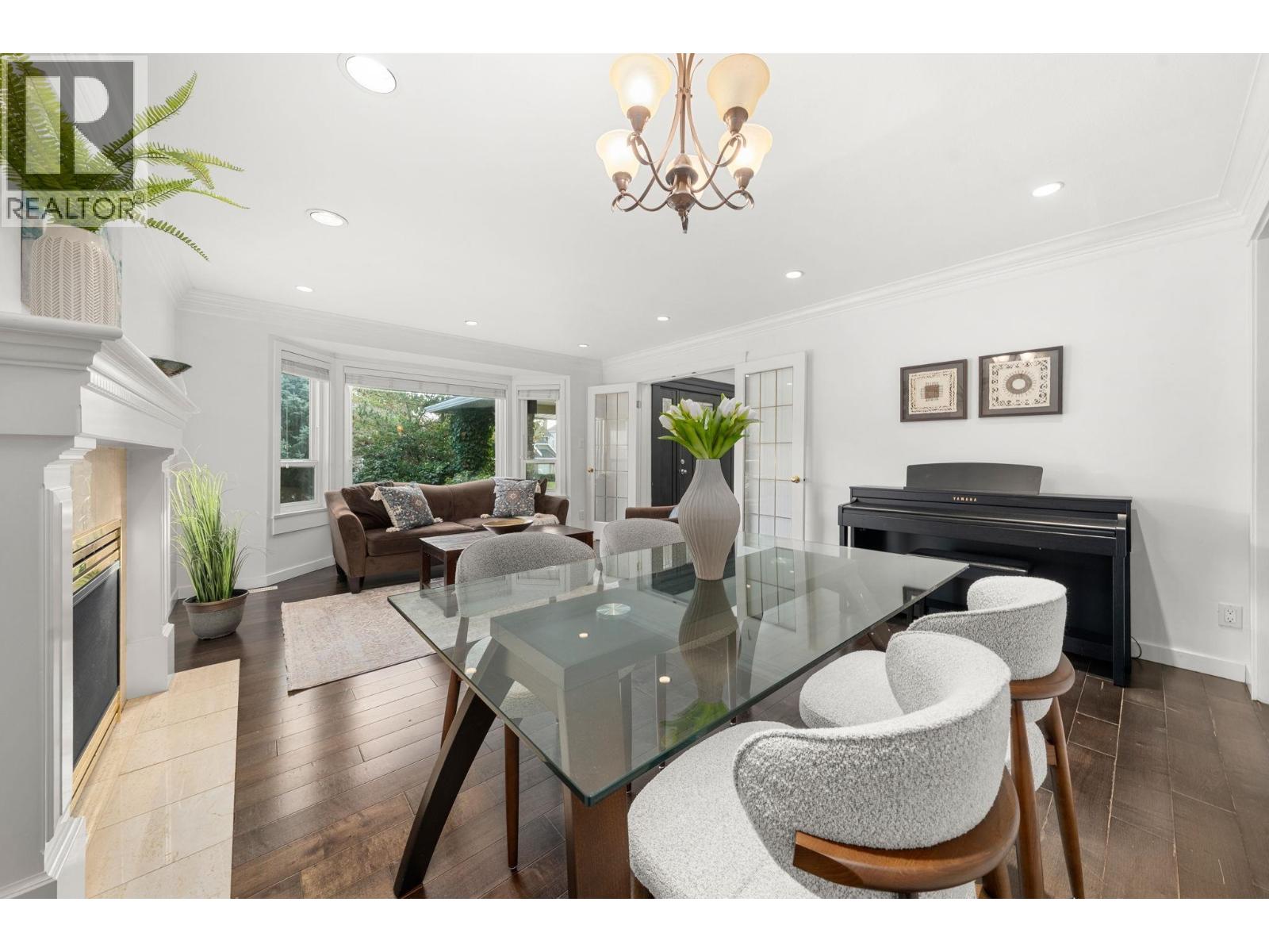 2733 TEMPE GLEN DRIVE, North Vancouver