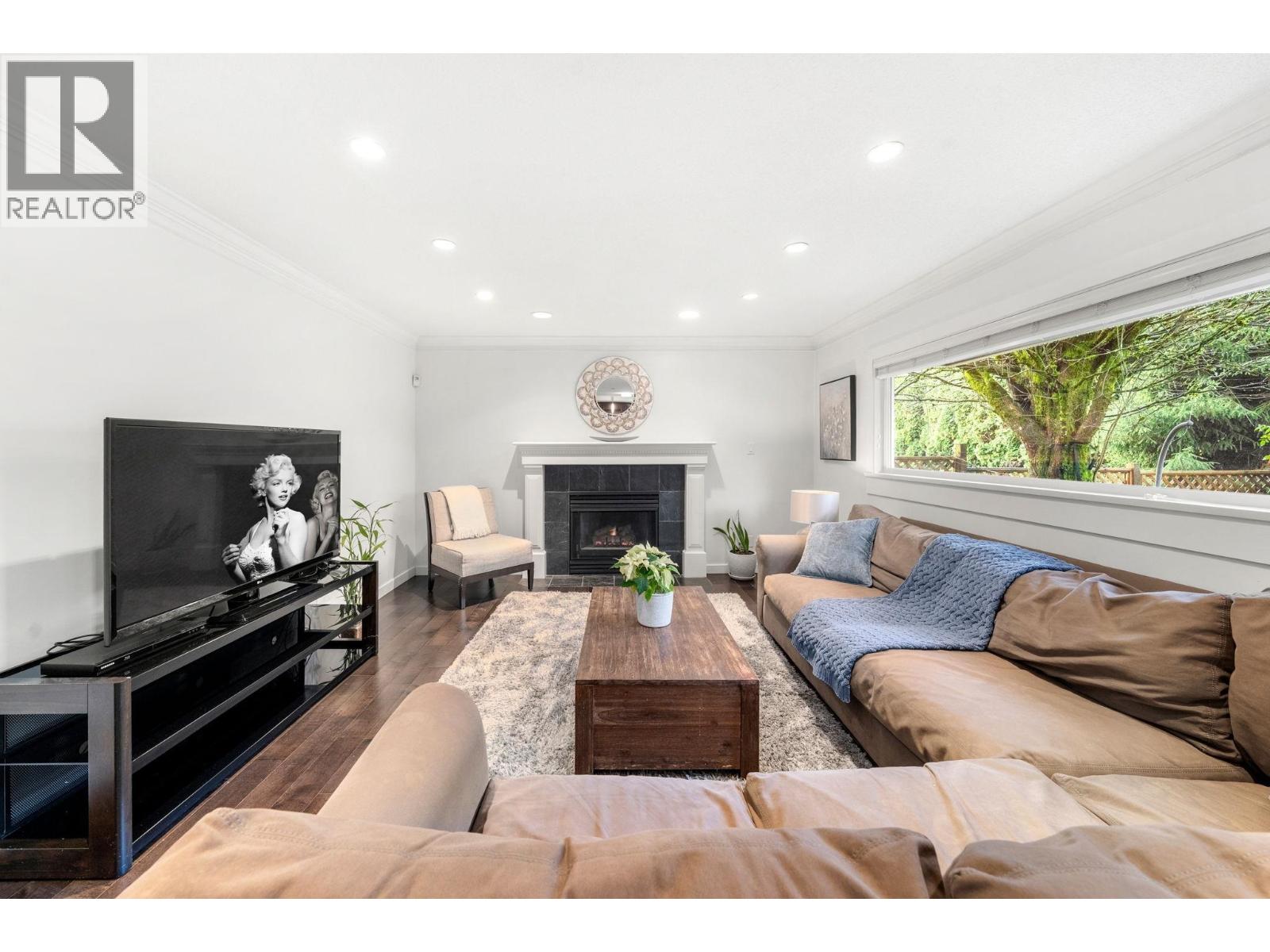 2733 TEMPE GLEN DRIVE, North Vancouver