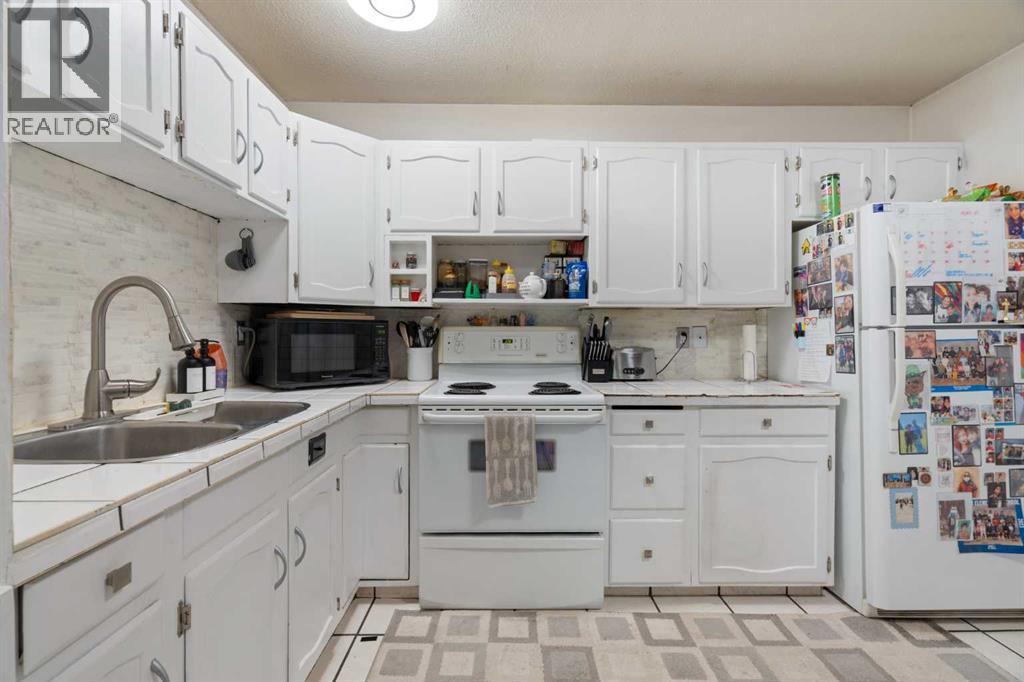 Single Family House Bi-level for Sale in  Dover Crescent SE Dover Calgary 