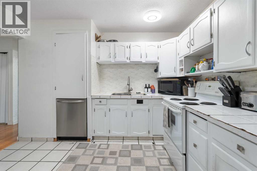 Single Family House Bi-level for Sale in  Dover Crescent SE Dover Calgary 