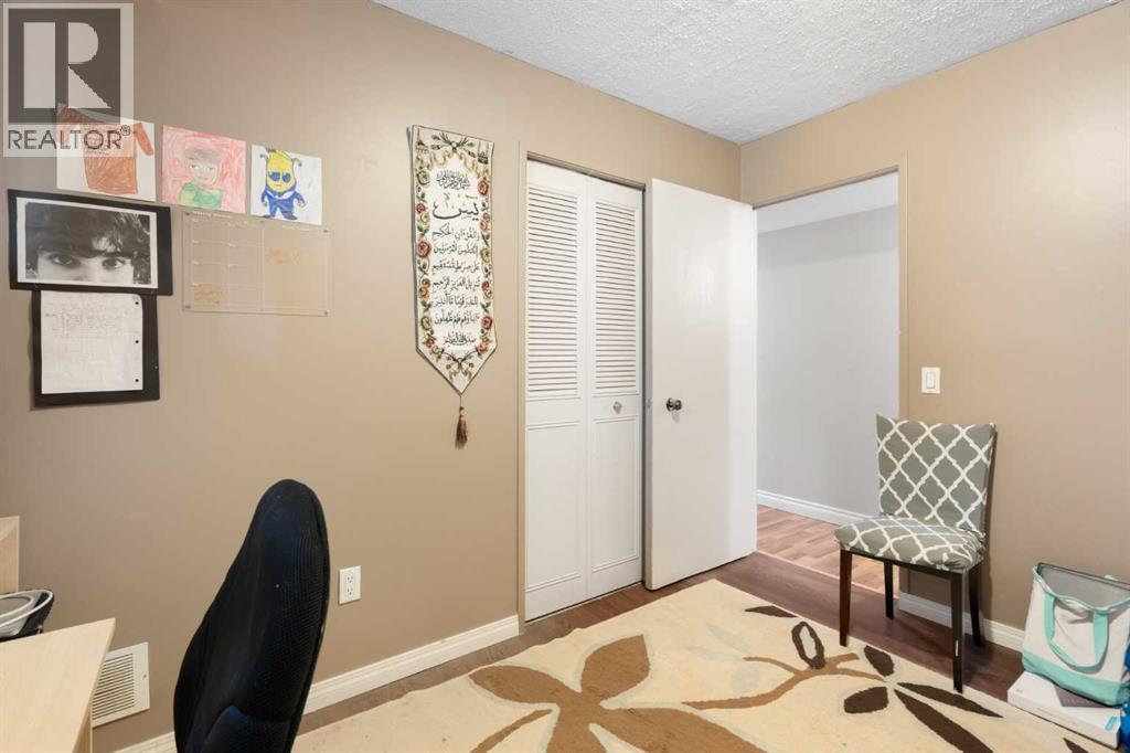 Single Family House Bi-level for Sale in  Dover Crescent SE Dover Calgary 