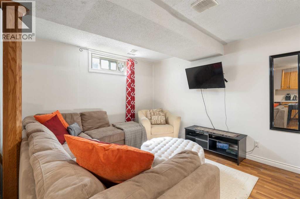 Single Family House Bi-level for Sale in  Dover Crescent SE Dover Calgary 