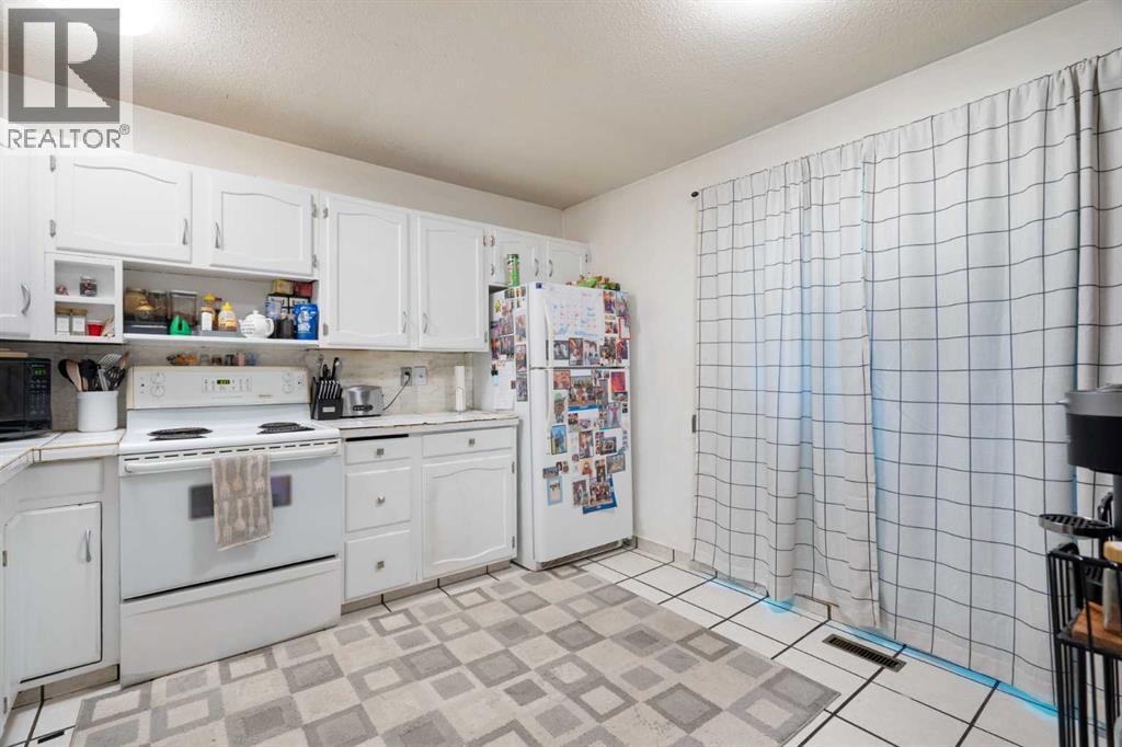 Single Family House Bi-level for Sale in  Dover Crescent SE Dover Calgary 