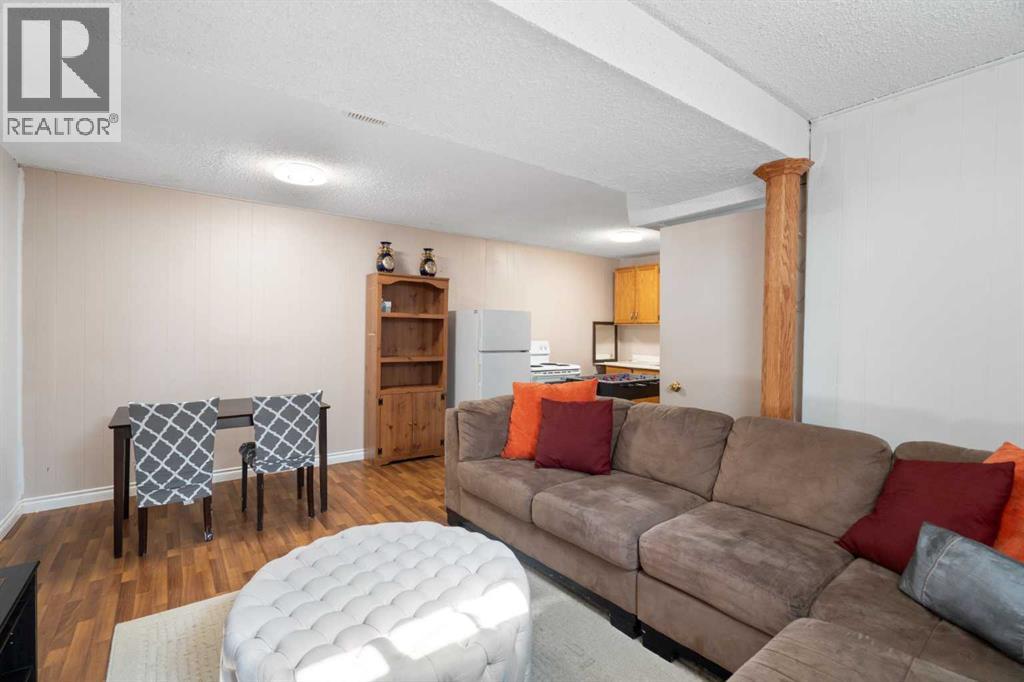 Single Family House Bi-level for Sale in  Dover Crescent SE Dover Calgary 