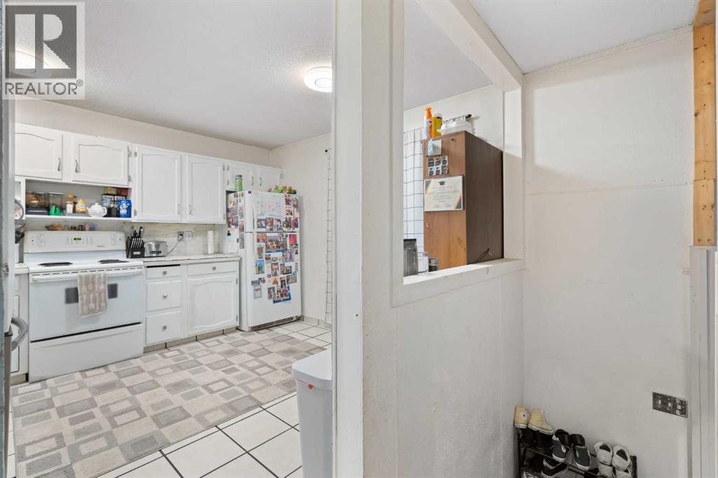 Single Family House Bi-level for Sale in  Dover Crescent SE Dover Calgary 