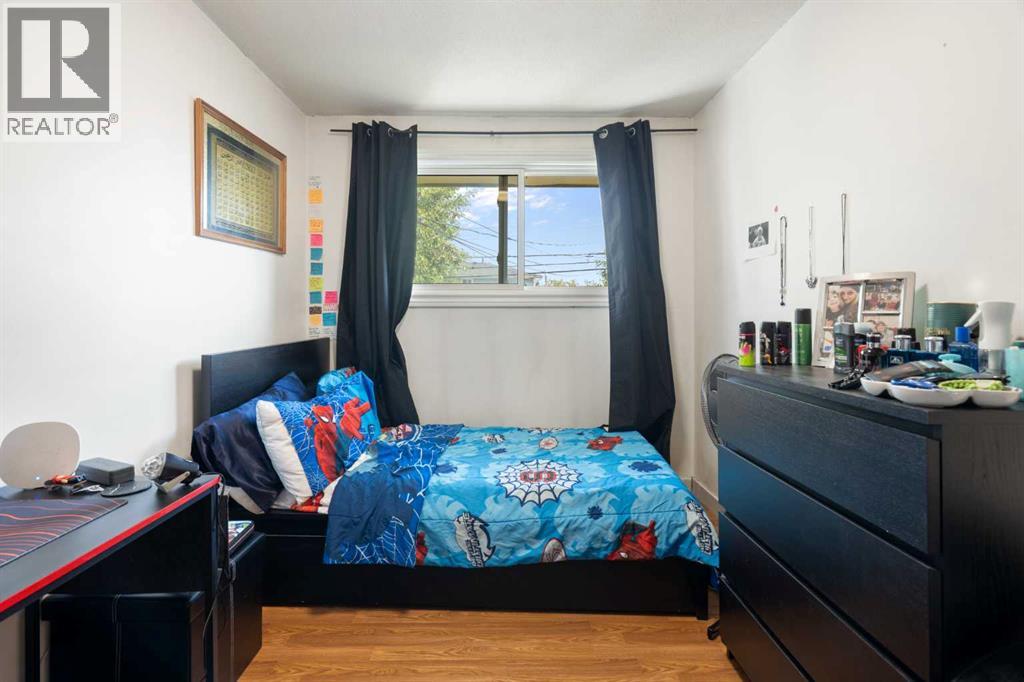 Single Family House Bi-level for Sale in  Dover Crescent SE Dover Calgary 