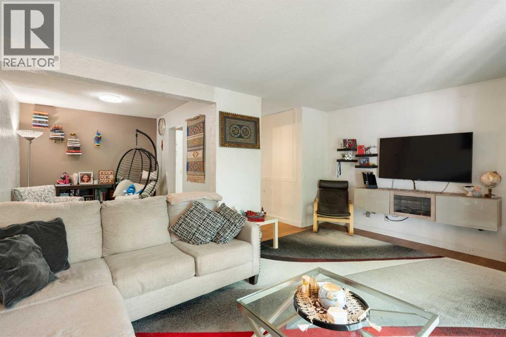 Single Family House Bi-level for Sale in  Dover Crescent SE Dover Calgary 