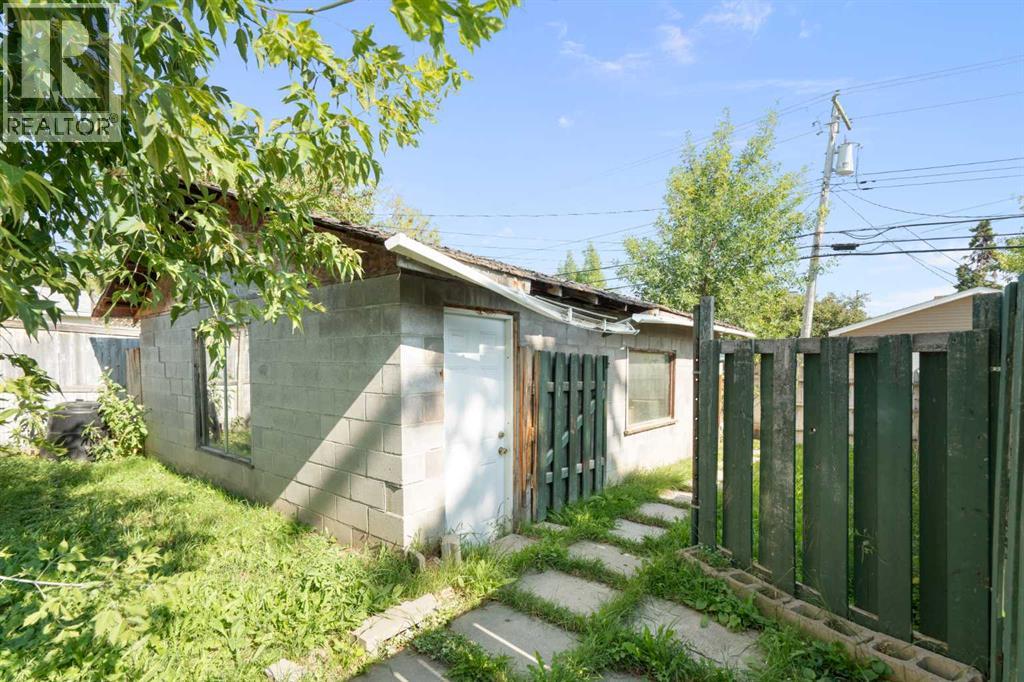 Single Family House Bi-level for Sale in  Dover Crescent SE Dover Calgary 