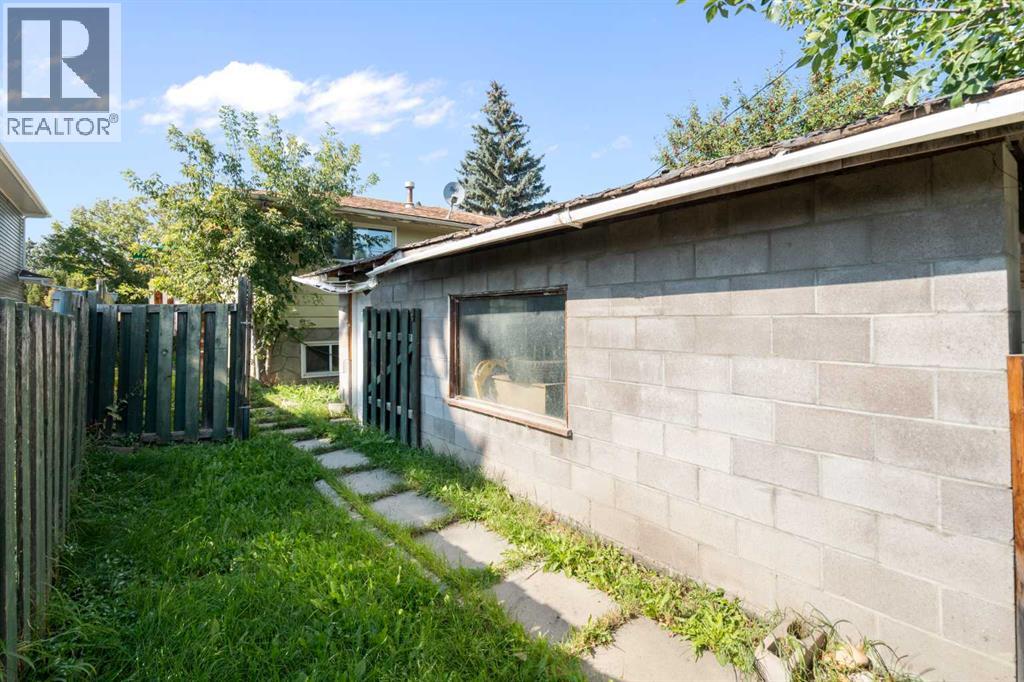 Single Family House Bi-level for Sale in  Dover Crescent SE Dover Calgary 