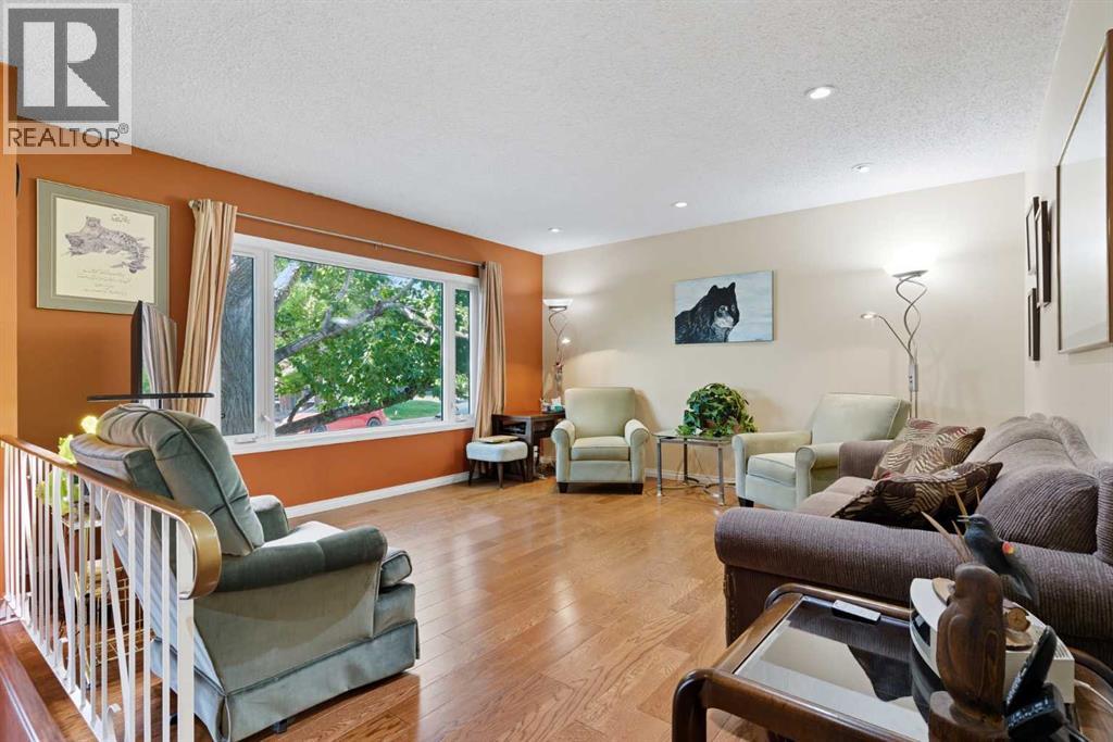 Single Family House Bi-level for Sale in  Lynnbrook Road SE Ogden Calgary 