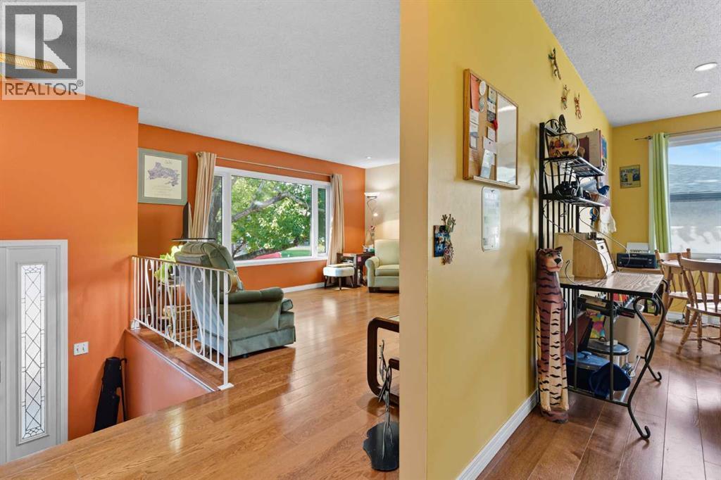 Single Family House Bi-level for Sale in  Lynnbrook Road SE Ogden Calgary 