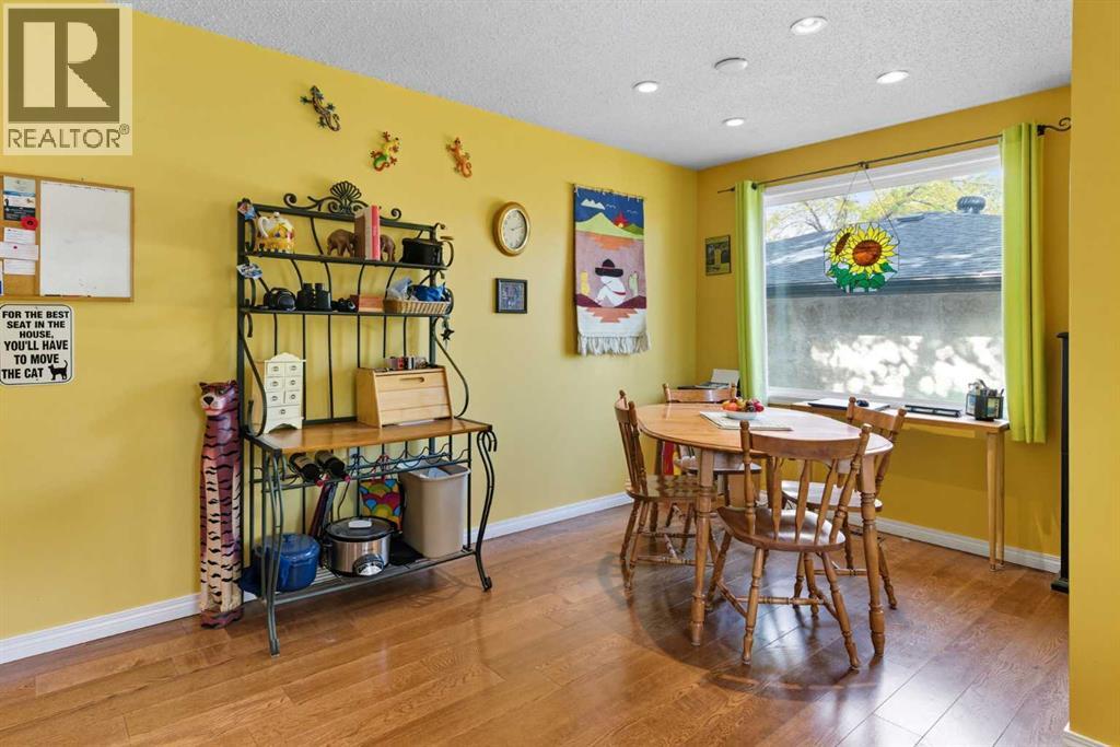 Single Family House Bi-level for Sale in  Lynnbrook Road SE Ogden Calgary 