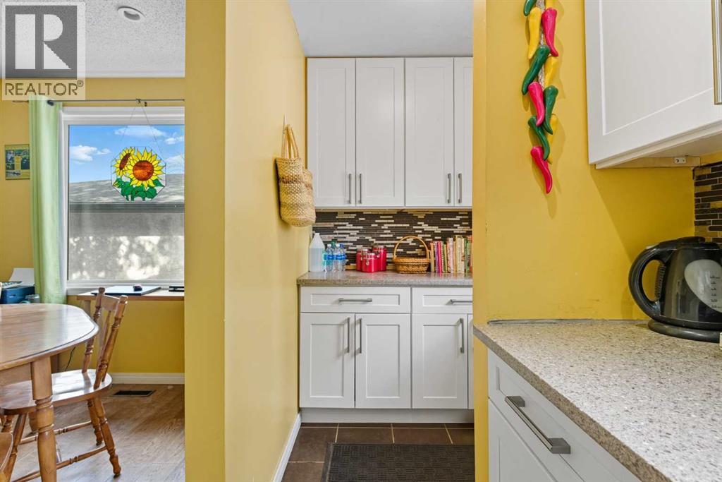 Single Family House Bi-level for Sale in  Lynnbrook Road SE Ogden Calgary 