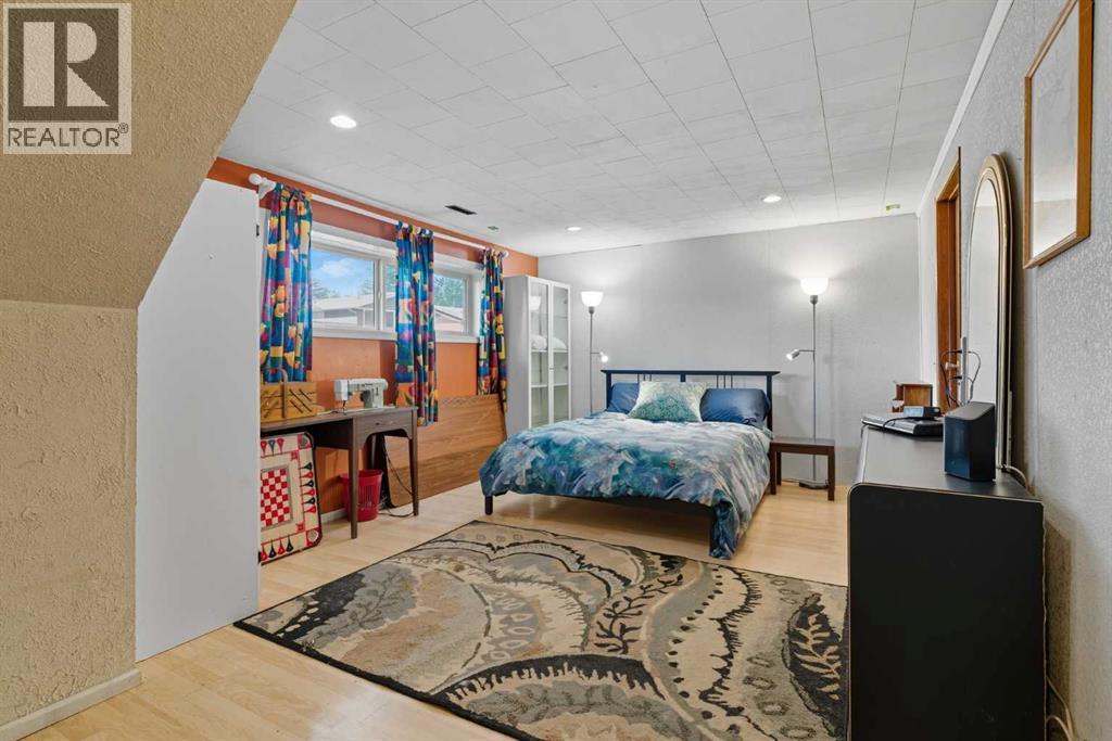 Single Family House Bi-level for Sale in  Lynnbrook Road SE Ogden Calgary 