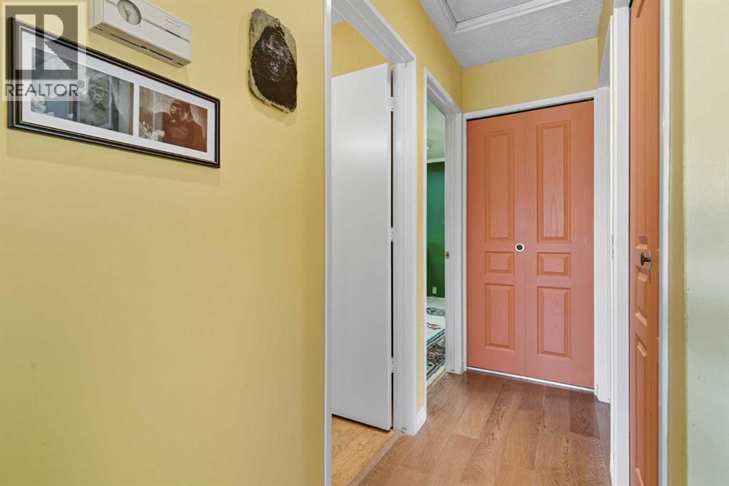 Single Family House Bi-level for Sale in  Lynnbrook Road SE Ogden Calgary 