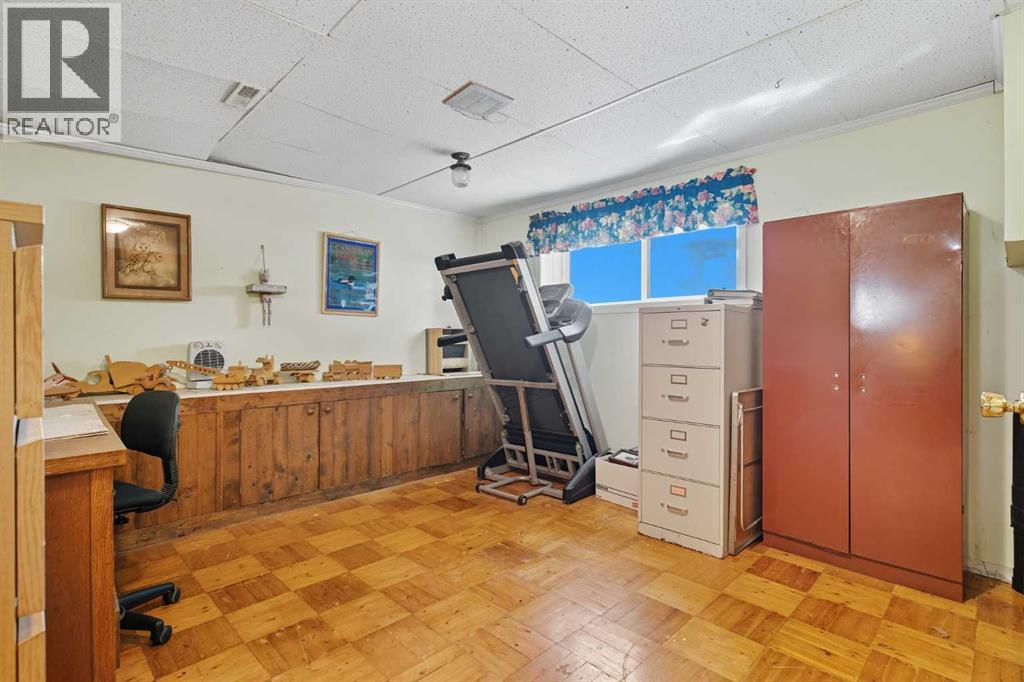 Single Family House Bi-level for Sale in  Lynnbrook Road SE Ogden Calgary 