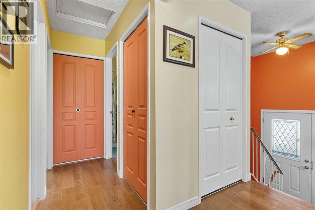 Single Family House Bi-level for Sale in  Lynnbrook Road SE Ogden Calgary 