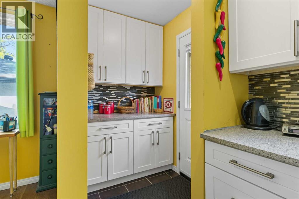 Single Family House Bi-level for Sale in  Lynnbrook Road SE Ogden Calgary 