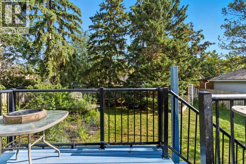 Single Family House Bi-level for Sale in  Lynnbrook Road SE Ogden Calgary 