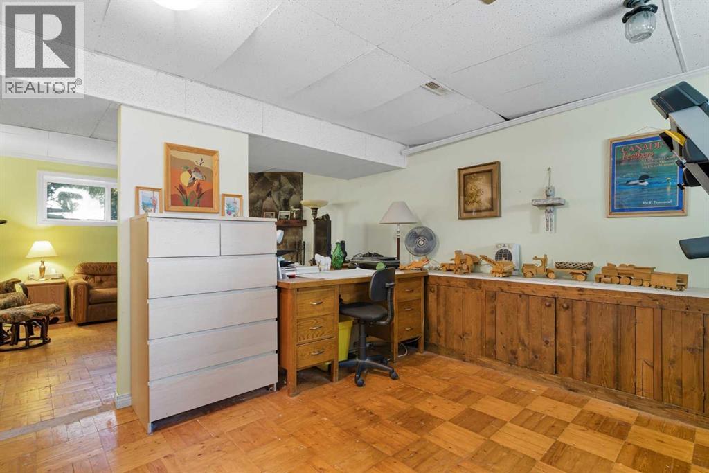 Single Family House Bi-level for Sale in  Lynnbrook Road SE Ogden Calgary 