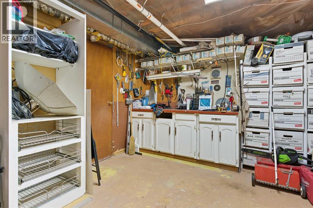 Single Family House Bi-level for Sale in  Lynnbrook Road SE Ogden Calgary 