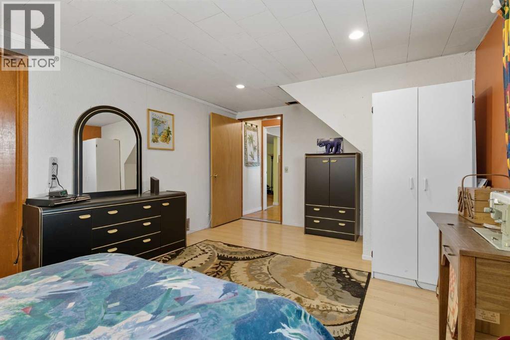 Single Family House Bi-level for Sale in  Lynnbrook Road SE Ogden Calgary 