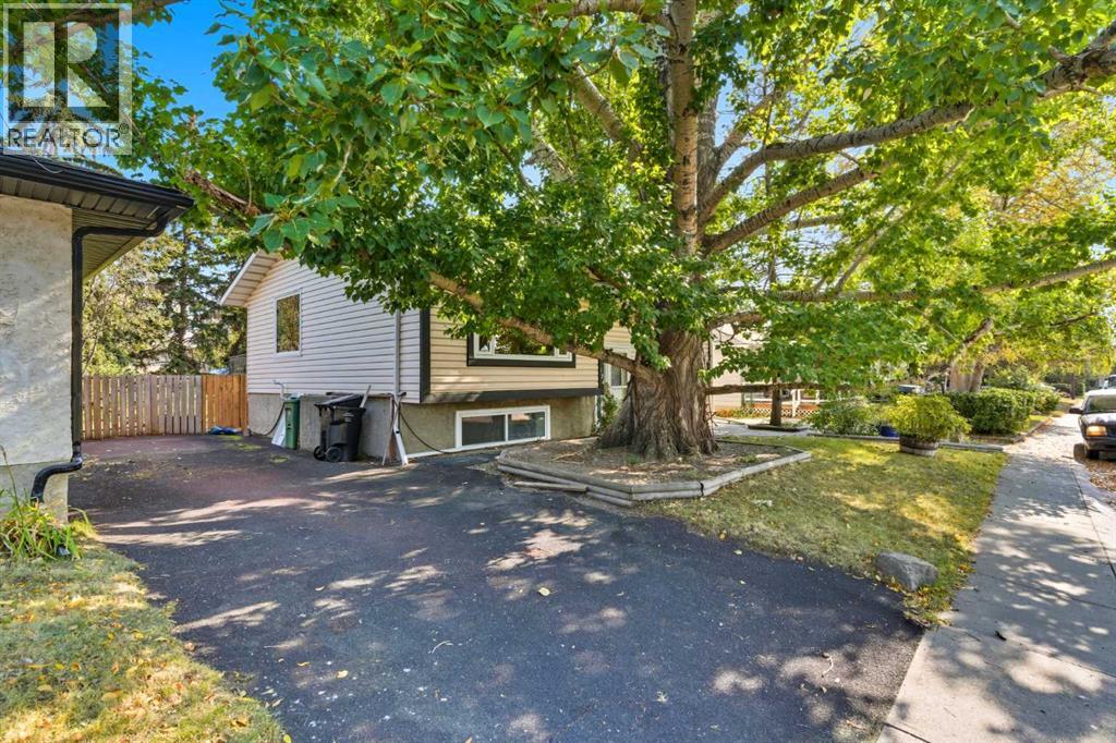 Single Family House Bi-level for Sale in  Lynnbrook Road SE Ogden Calgary 