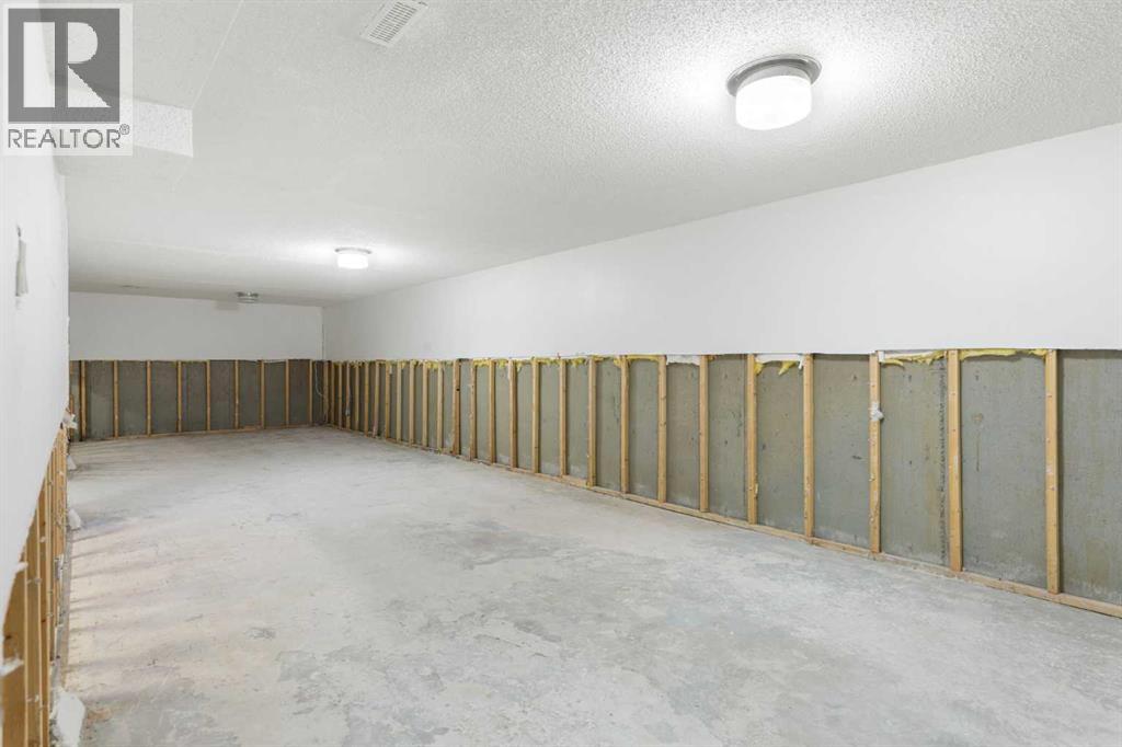 Single Family House Bungalow for Sale in  Kingsland Place SW Kingsland Calgary 