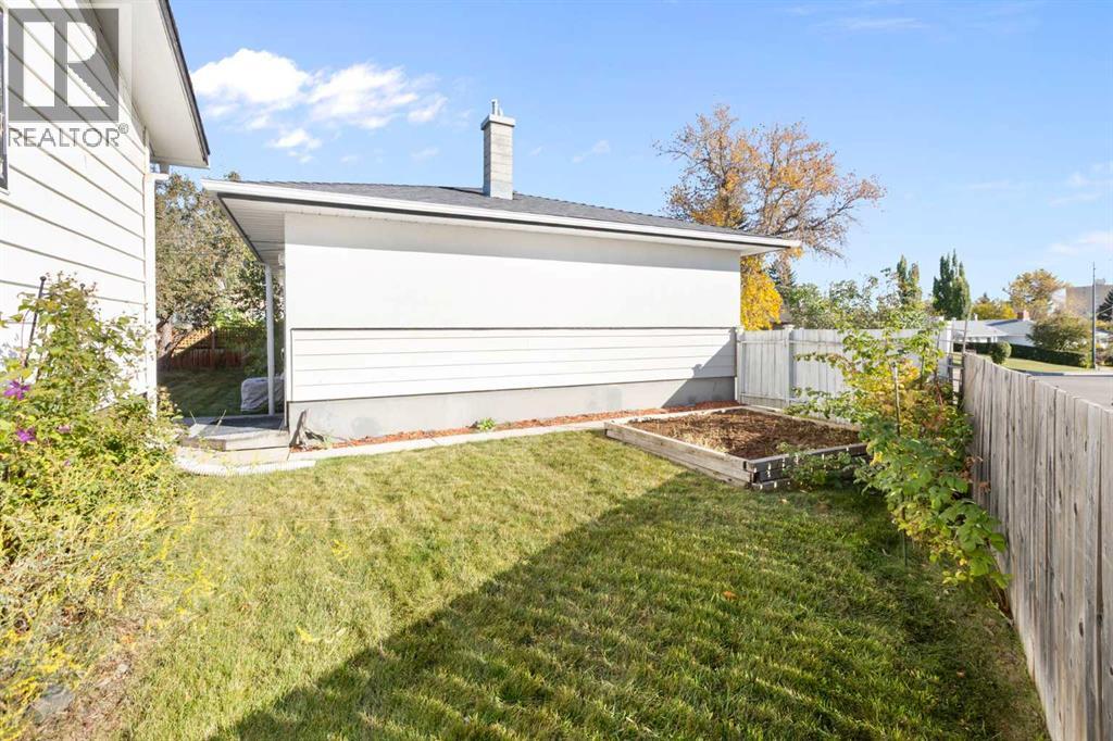 Single Family House Bungalow for Sale in  Kingsland Place SW Kingsland Calgary 