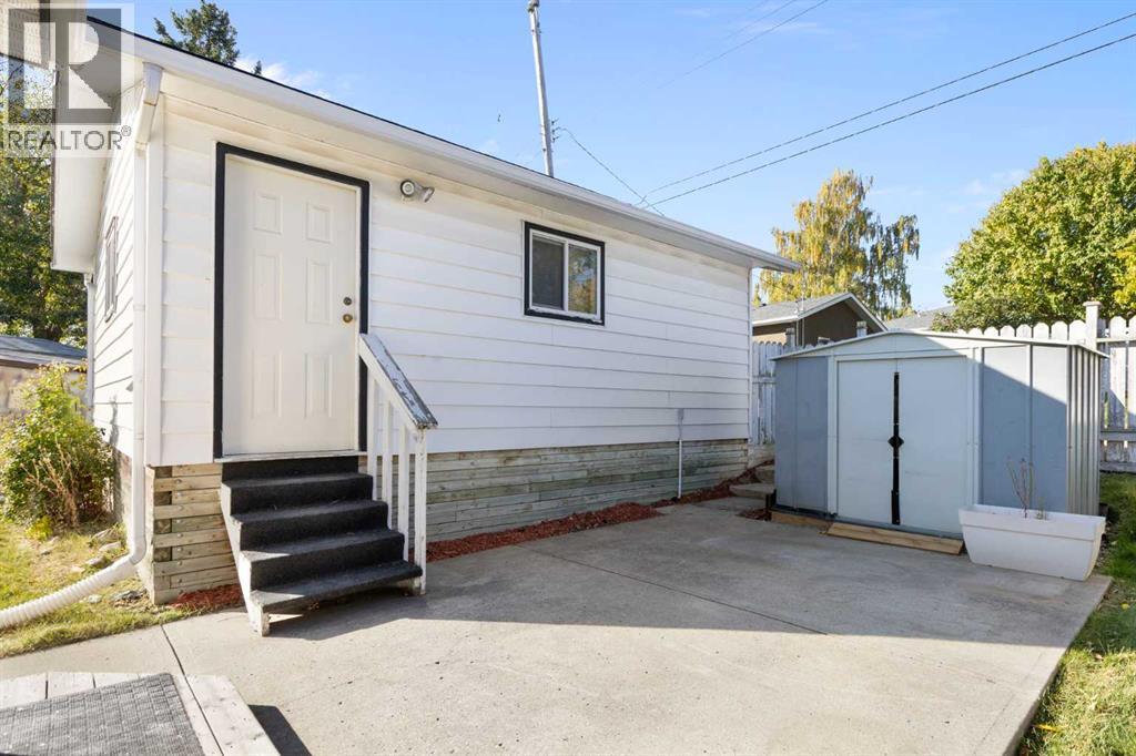 Single Family House Bungalow for Sale in  Kingsland Place SW Kingsland Calgary 