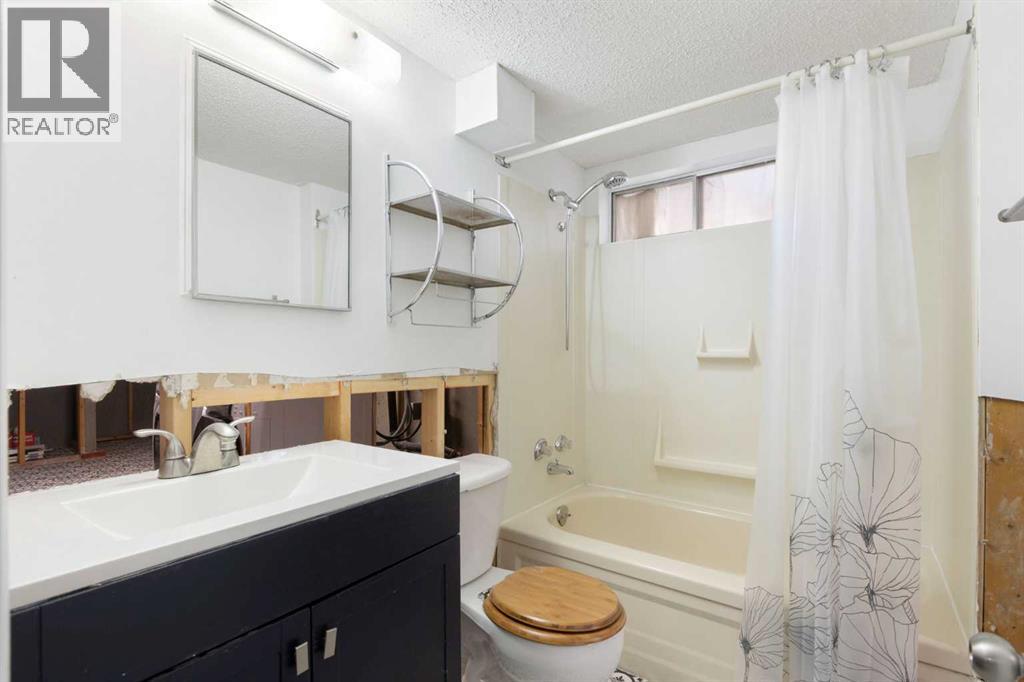 Single Family House Bungalow for Sale in  Kingsland Place SW Kingsland Calgary 