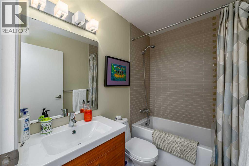 Single Family House 5 Level for Sale in   Avenue NW St Andrews Heights Calgary 