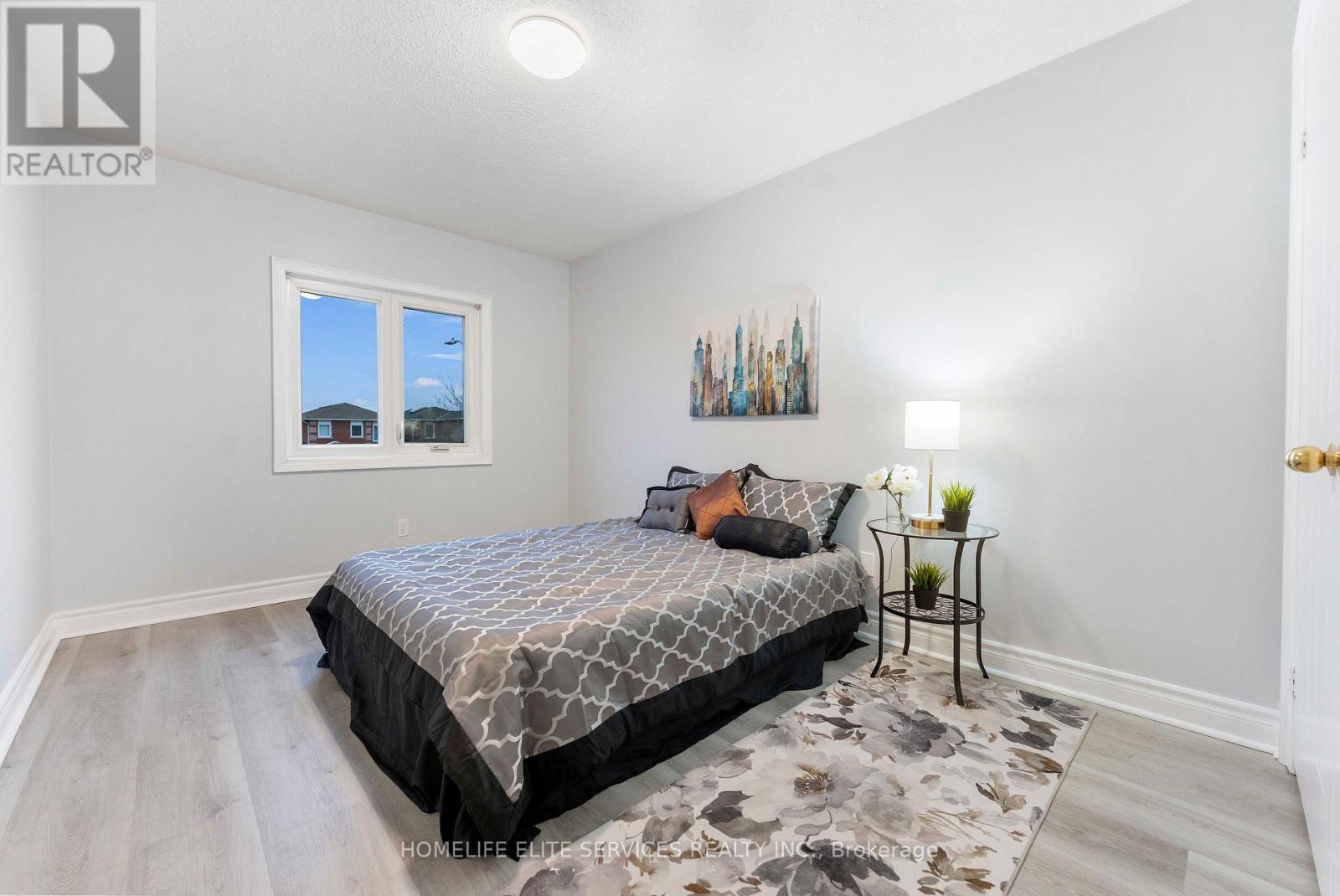 5 LENTHALL AVENUE - 32