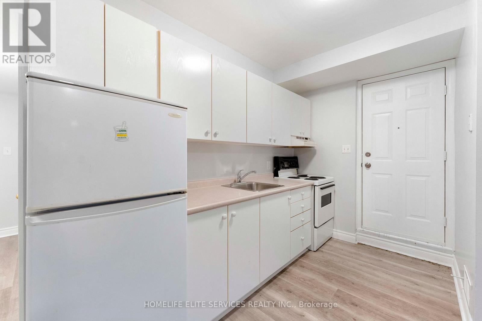 5 LENTHALL AVENUE - 36