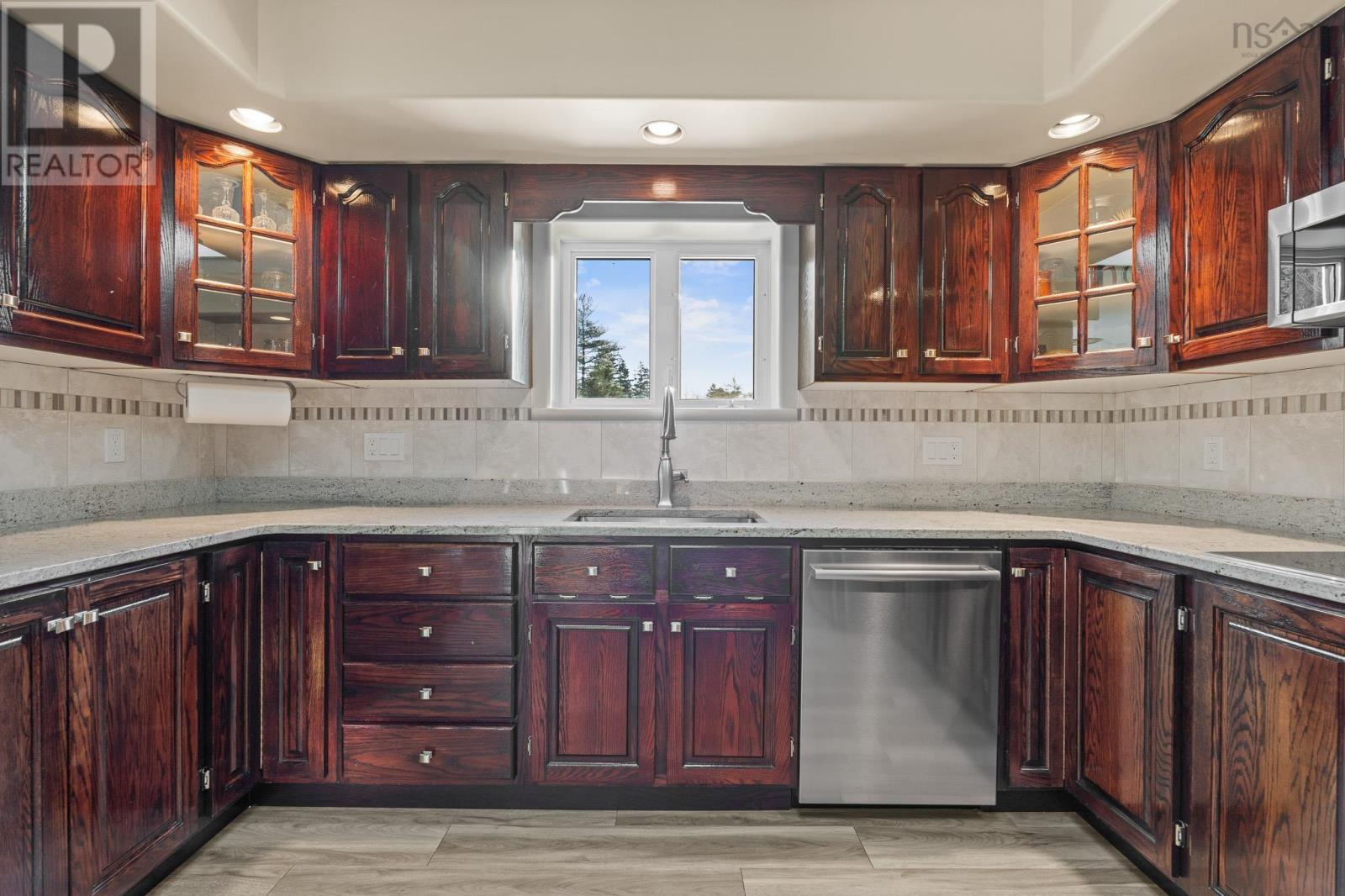 Property 14 of 49 of 1312 Waverley Road