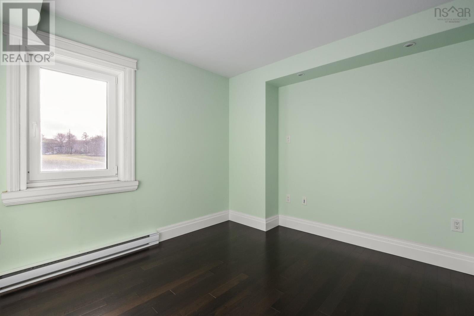 Property 24 of 49 of 324 45 Vimy Ave.