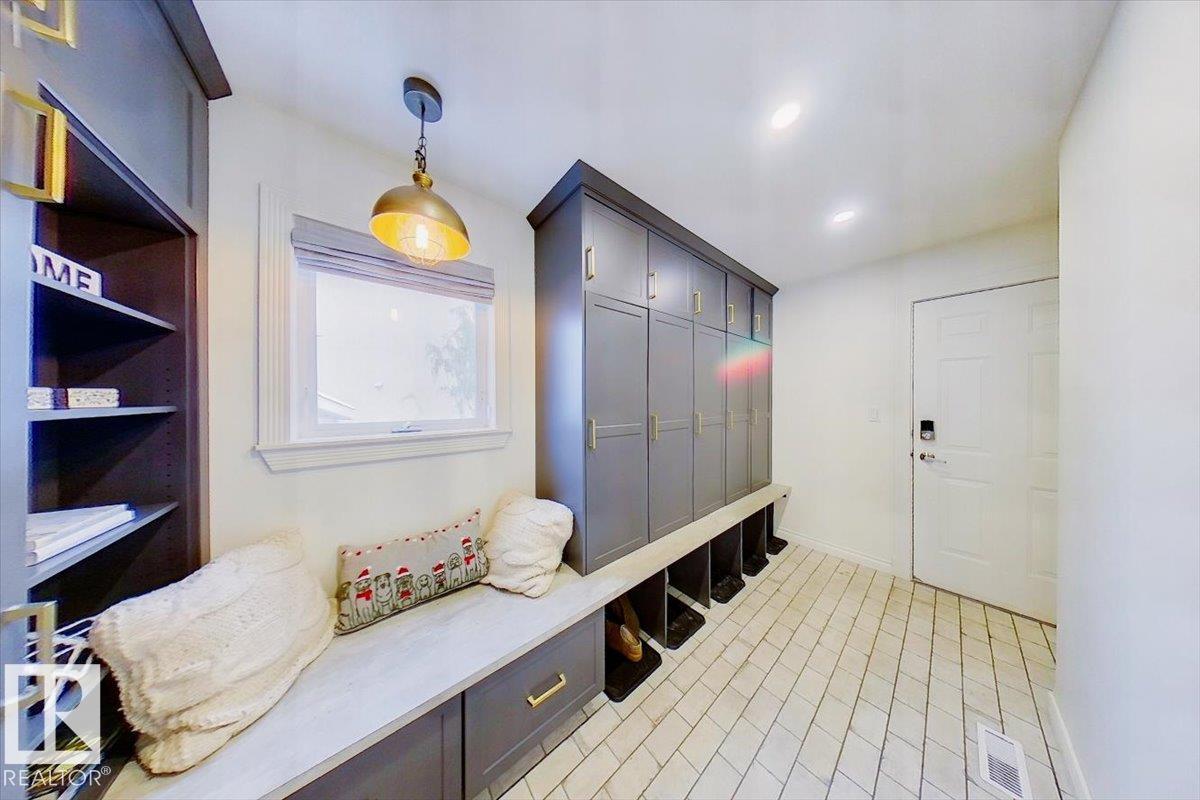 82 Highland Close, Sherwood Park