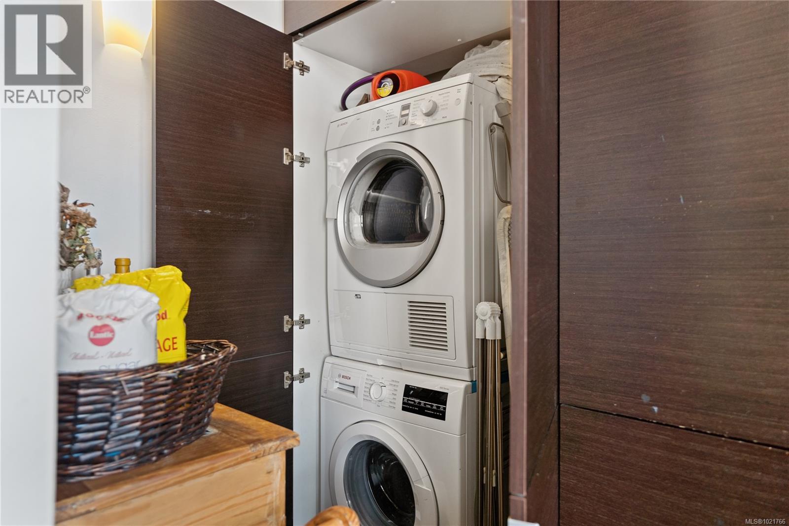 416 770 Fisgard Street, Victoria